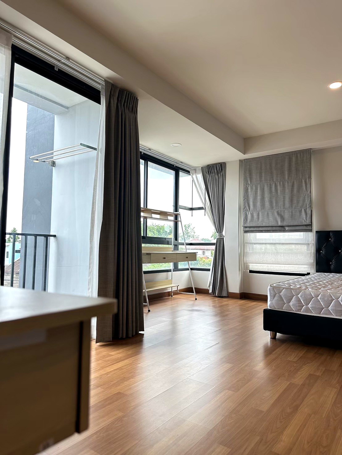 Pictures of Mst House 24/37