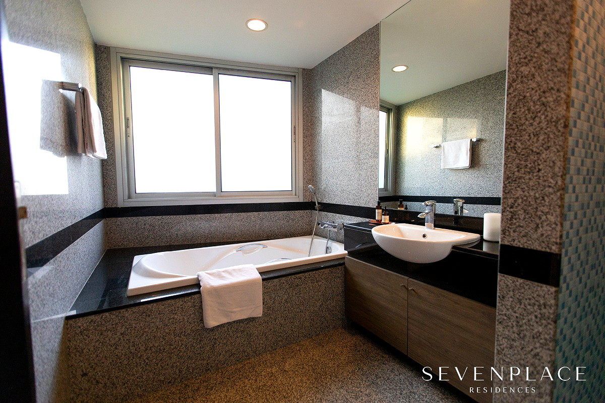 Pictures of Seven Place Residences 145/172