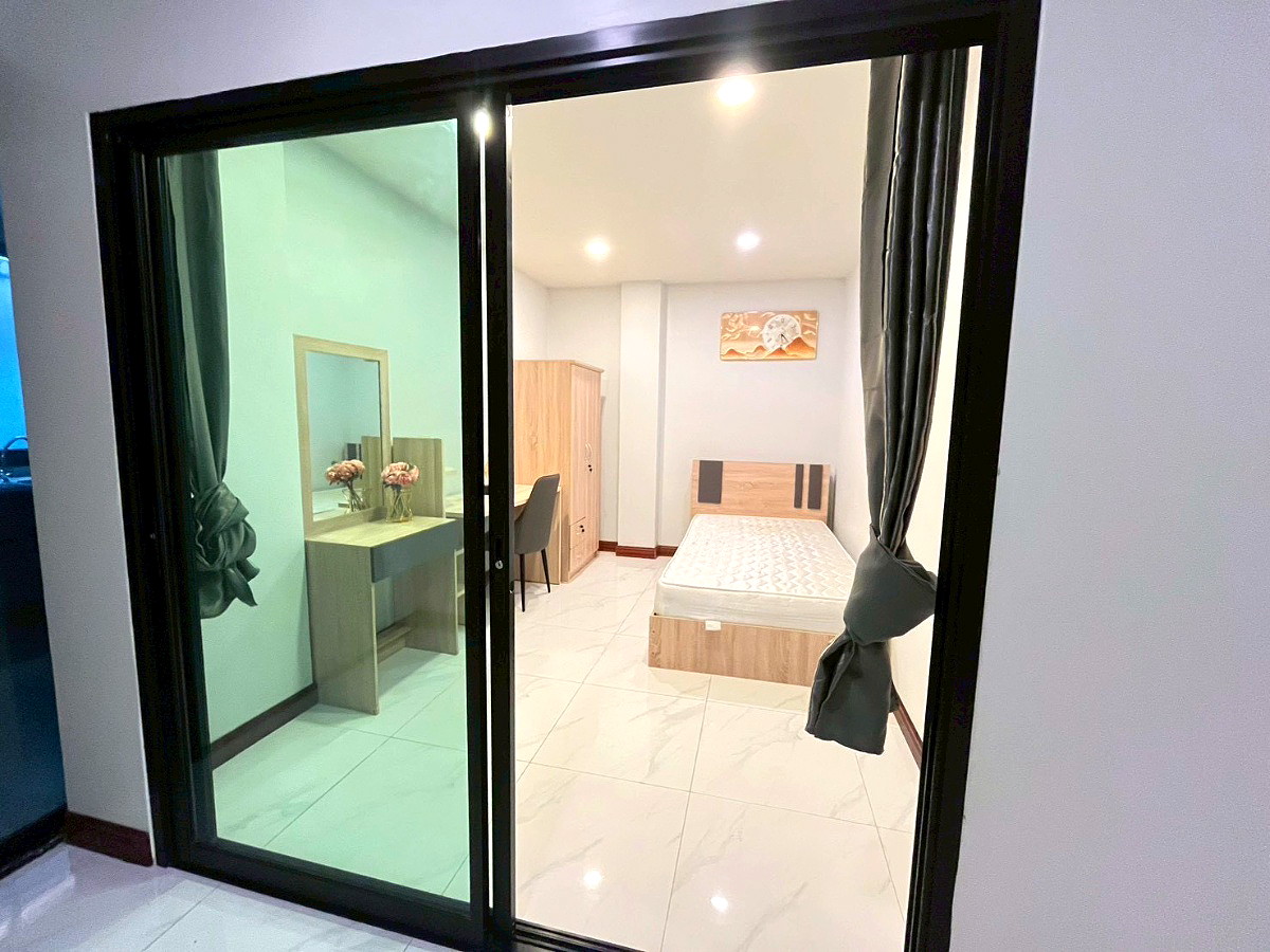 Pictures of Mst House 28/75