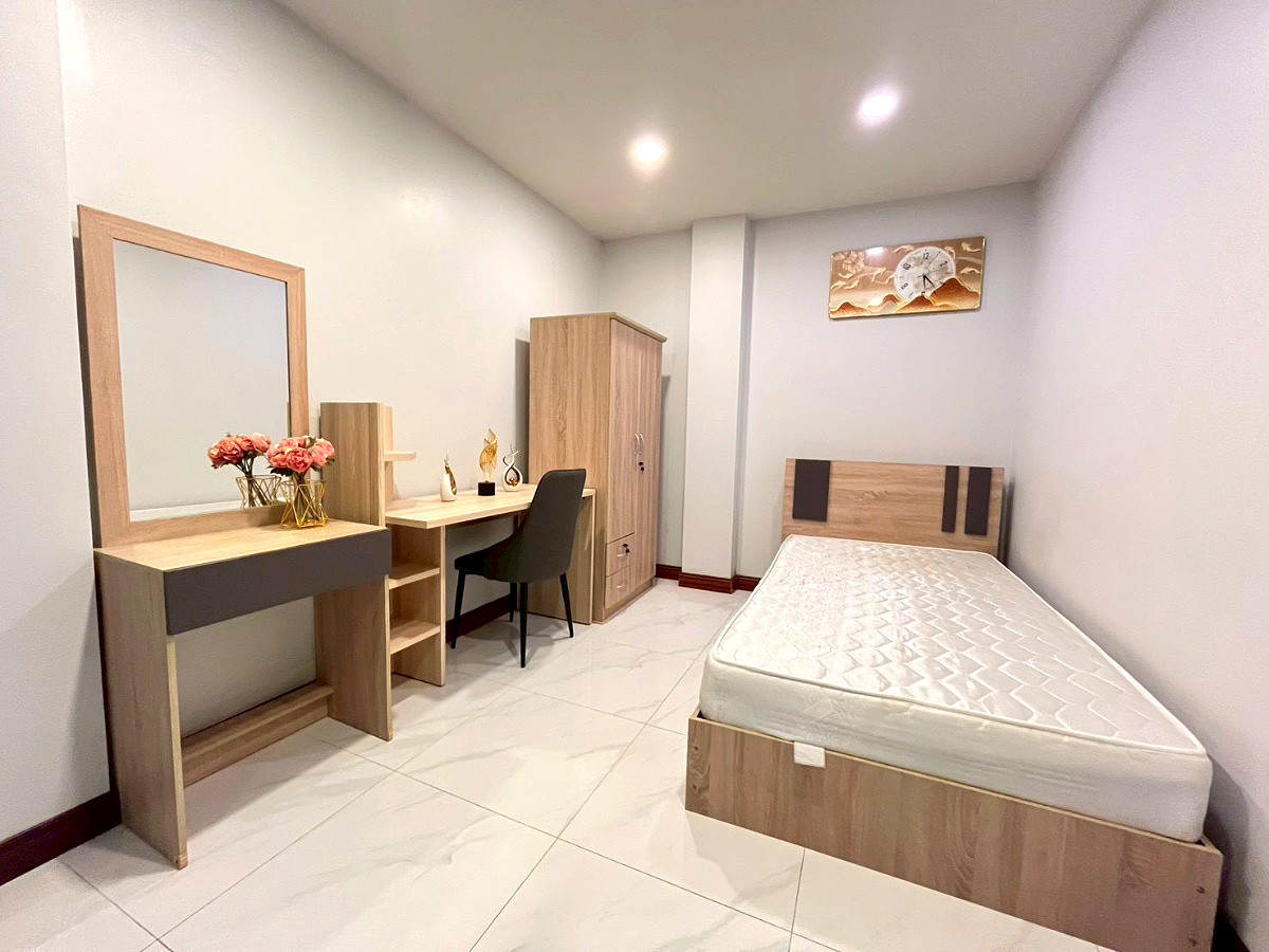 Pictures of Mst House 26/75