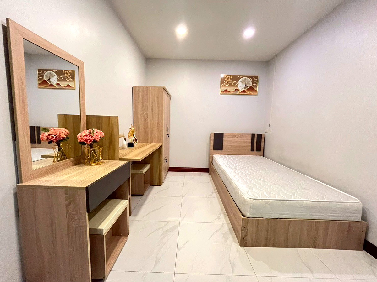 Pictures of Mst House 18/75