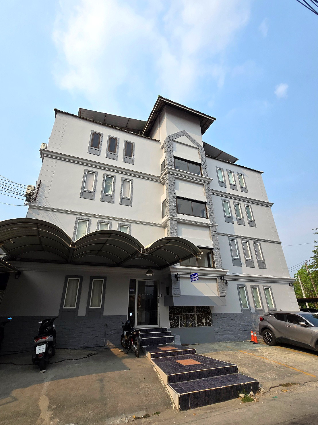 Pictures of Natnicha Apartment 2/15