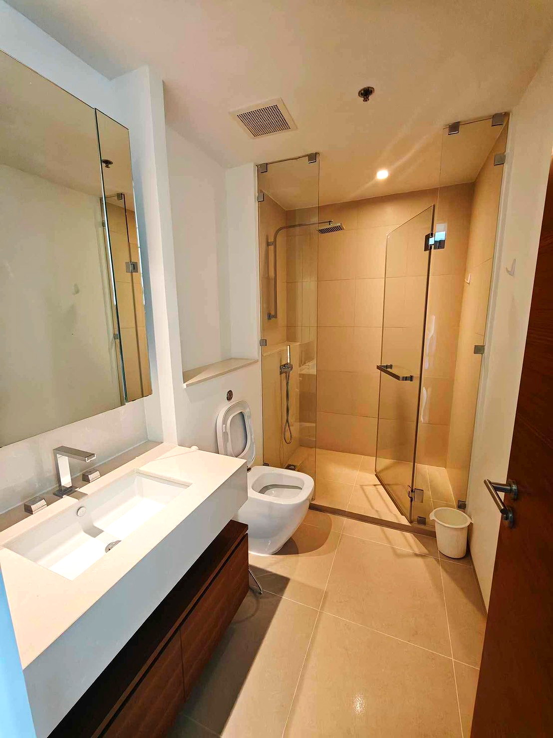 Pictures of The River Condominium 11/17