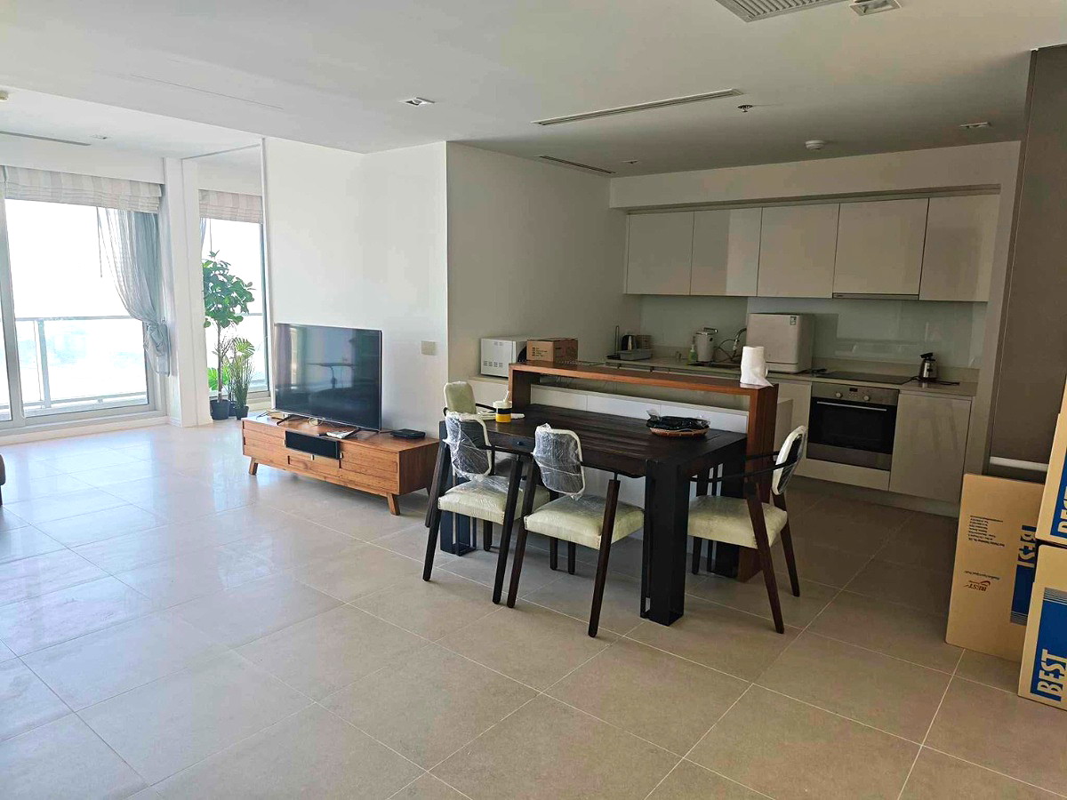 Pictures of The River Condominium 4/17