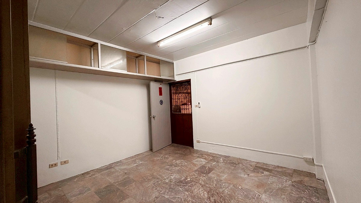 Pictures of Saengthong Condominium 4/7