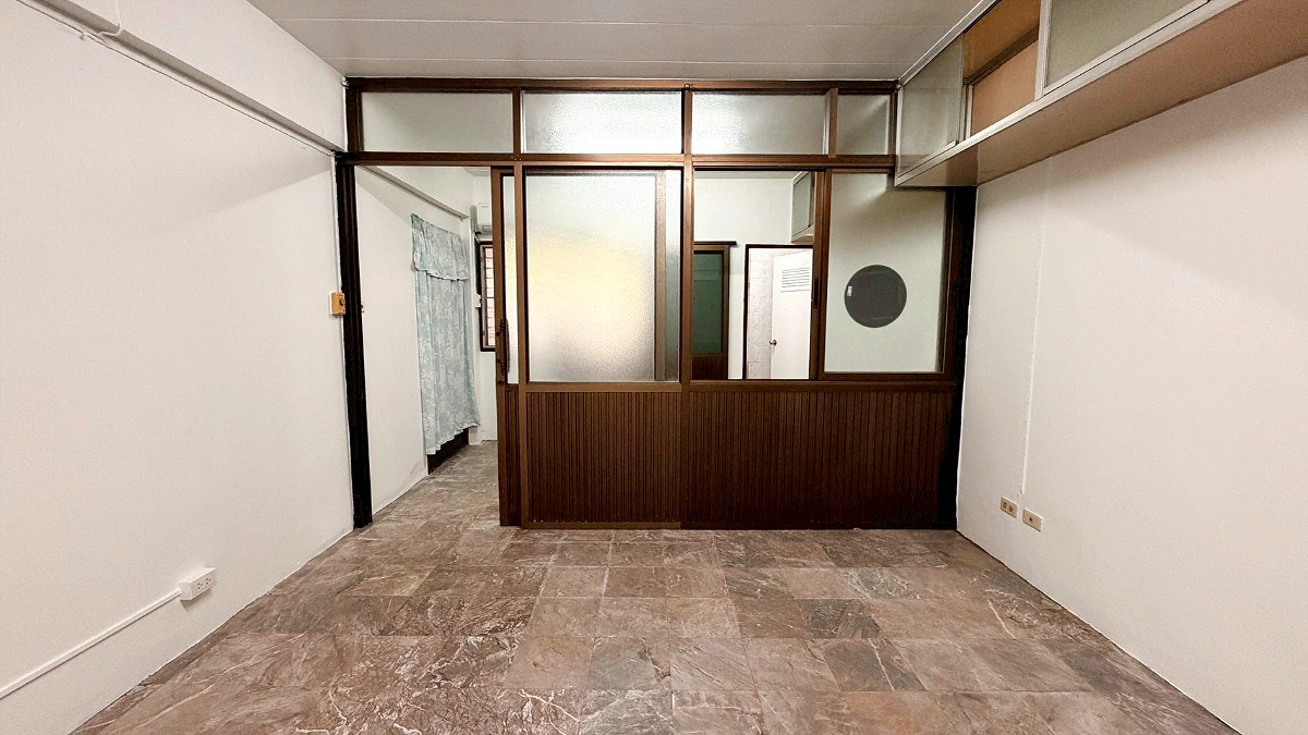 Pictures of Saengthong Condominium 2/7