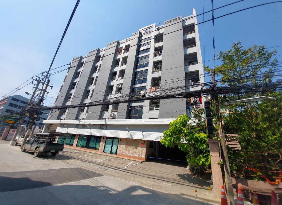 Condo · Wang Thonglang, bangkok — photo 1