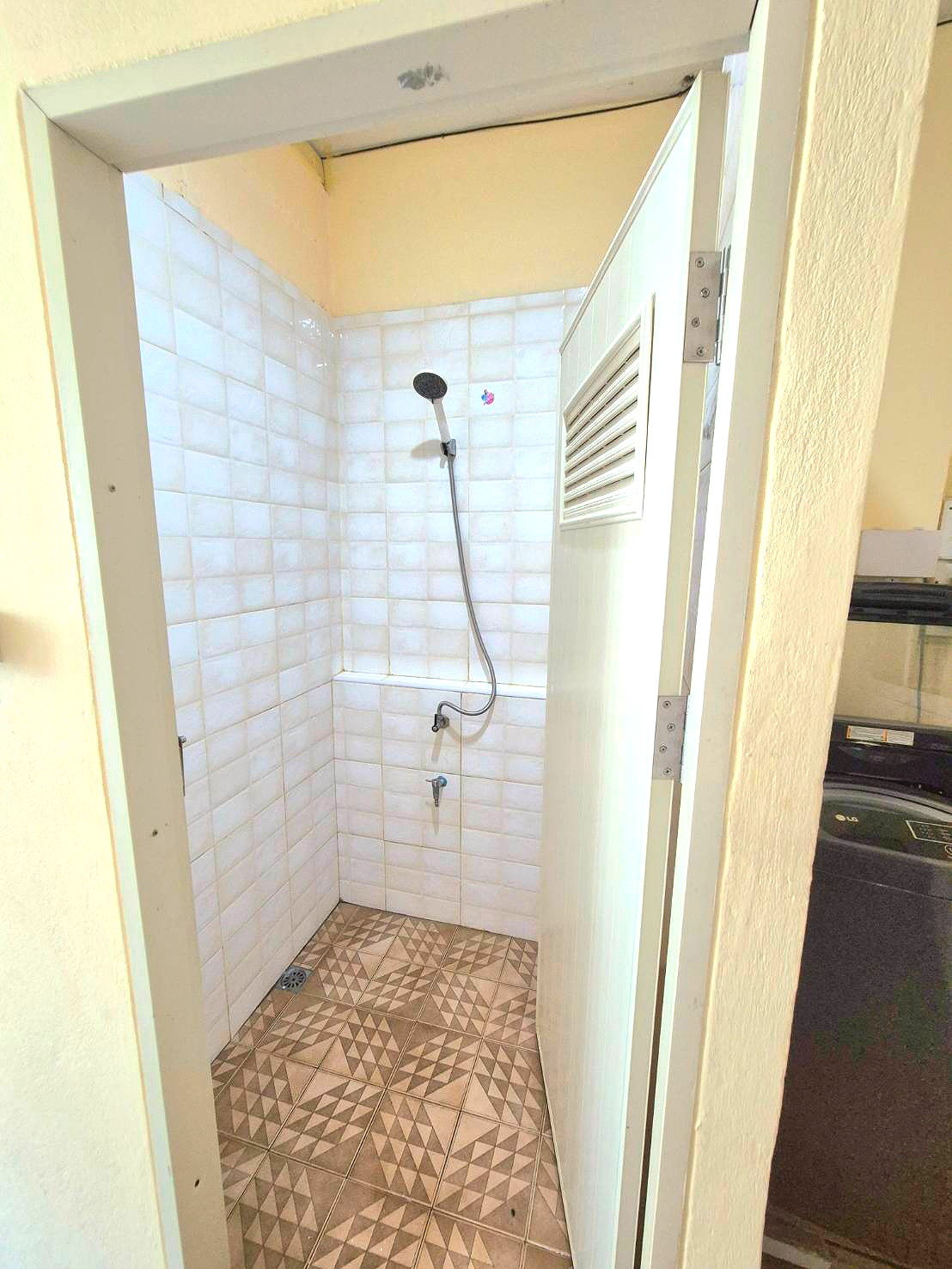 Pictures of Room monthly rental MRT Samyan Silom 9/11