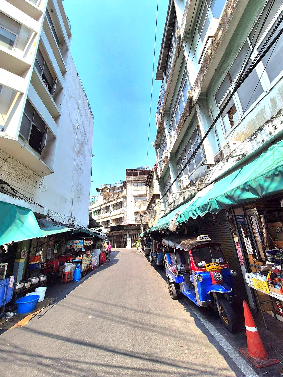 Pictures of Room monthly rental MRT Samyan Silom 5/11