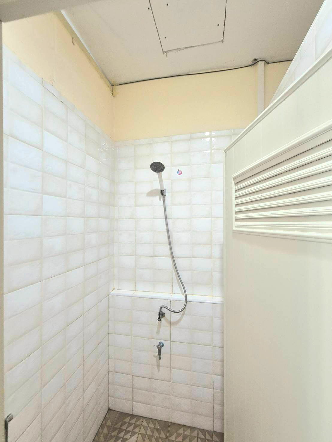 Pictures of Room monthly rental MRT Samyan Silom 10/11