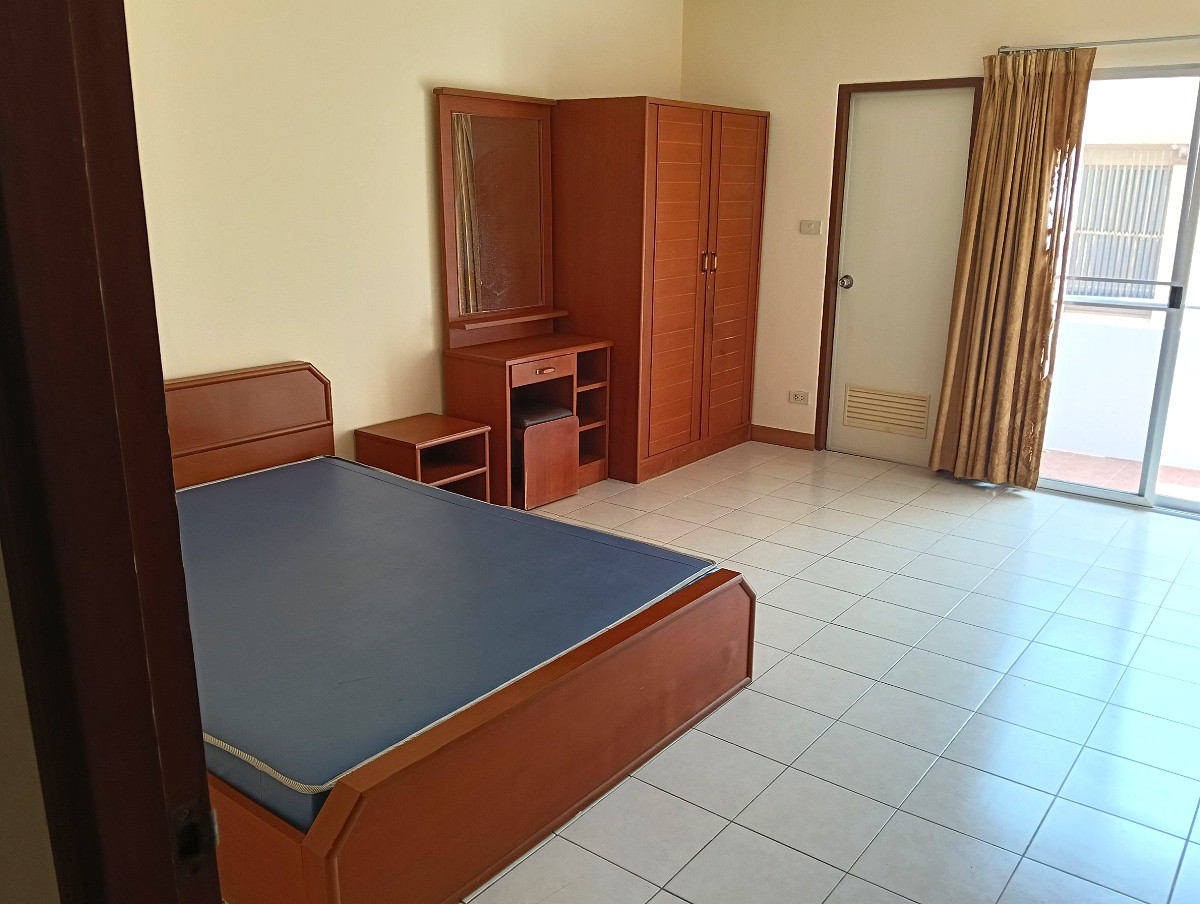 Pictures of Wanorom Place 2/37