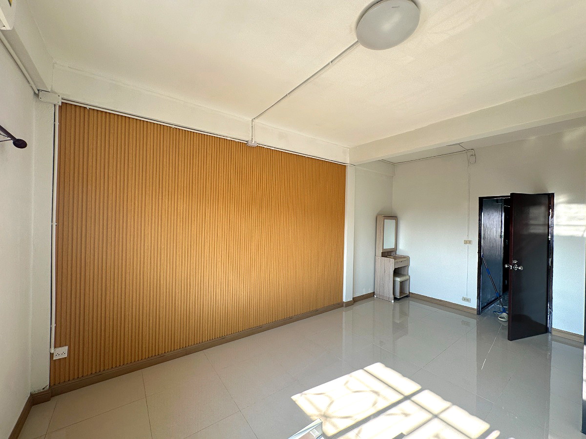 Pictures of ทีที Nuanchan 17 Apartment 2/6