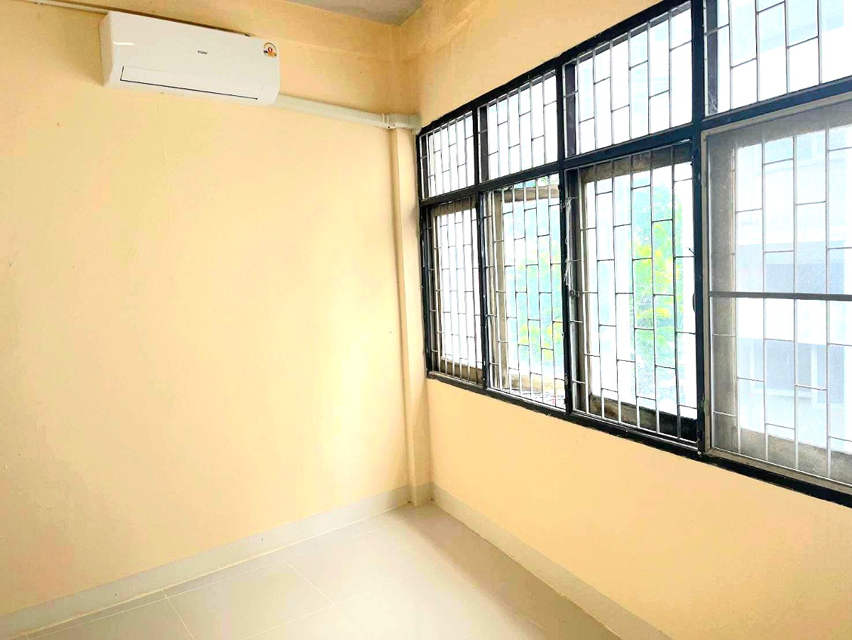 Pictures of Room monthly rental MRT Samyan Silom 1/11