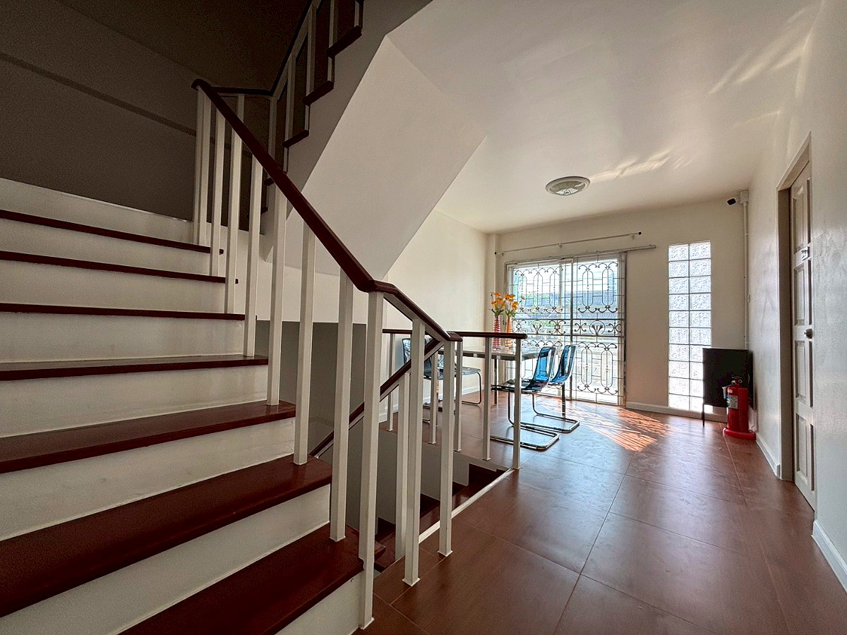 Pictures of Thanyathorn Residence, near MRT Huai Khwang, Soi Pracha Rat Bamphen 26 14/23