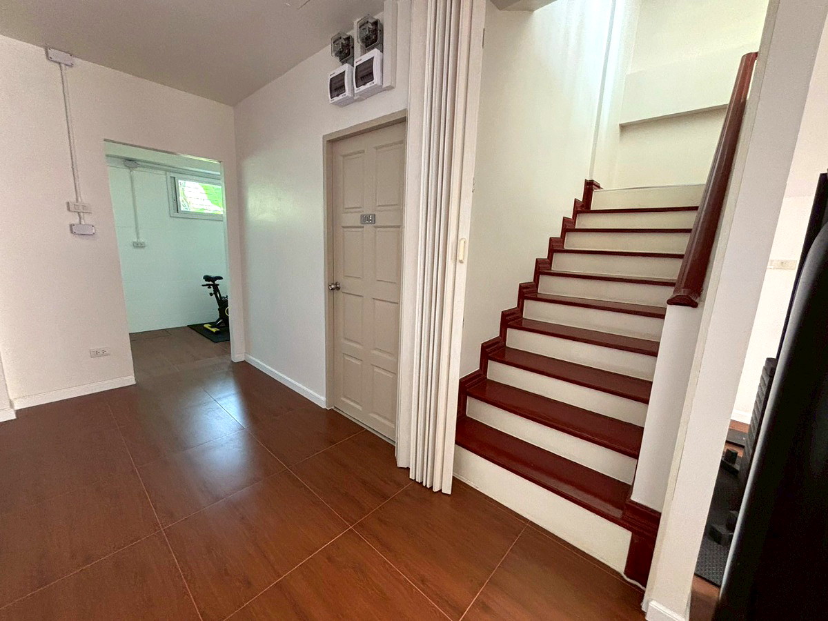 Pictures of Thanyathorn Residence, near MRT Huai Khwang, Soi Pracha Rat Bamphen 26 18/23