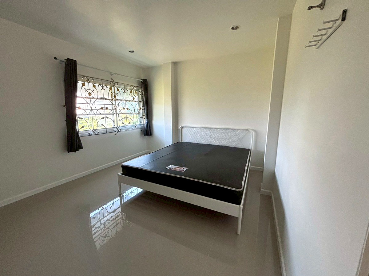 Pictures of Thanyathorn Residence, near MRT Huai Khwang, Soi Pracha Rat Bamphen 26 4/23