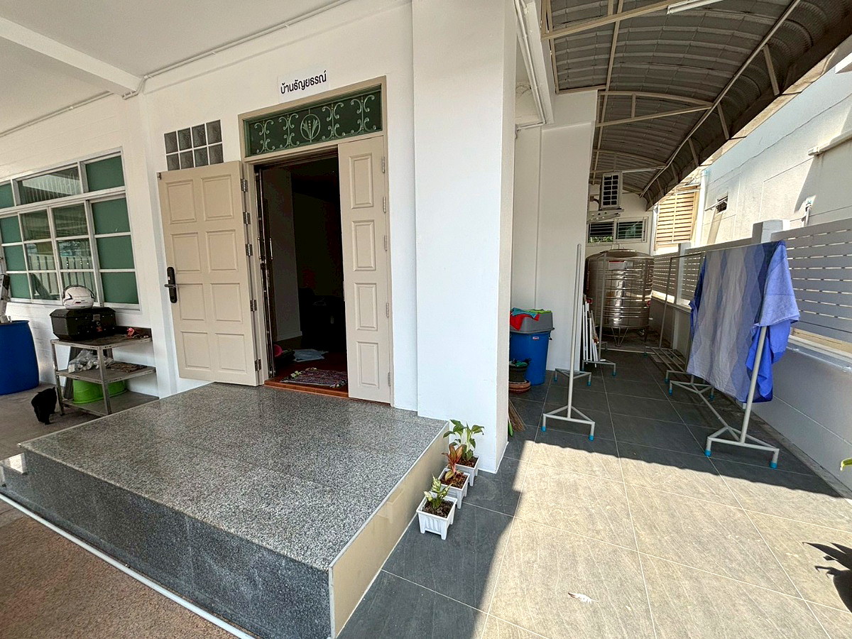 Pictures of Thanyathorn Residence, near MRT Huai Khwang, Soi Pracha Rat Bamphen 26 21/23