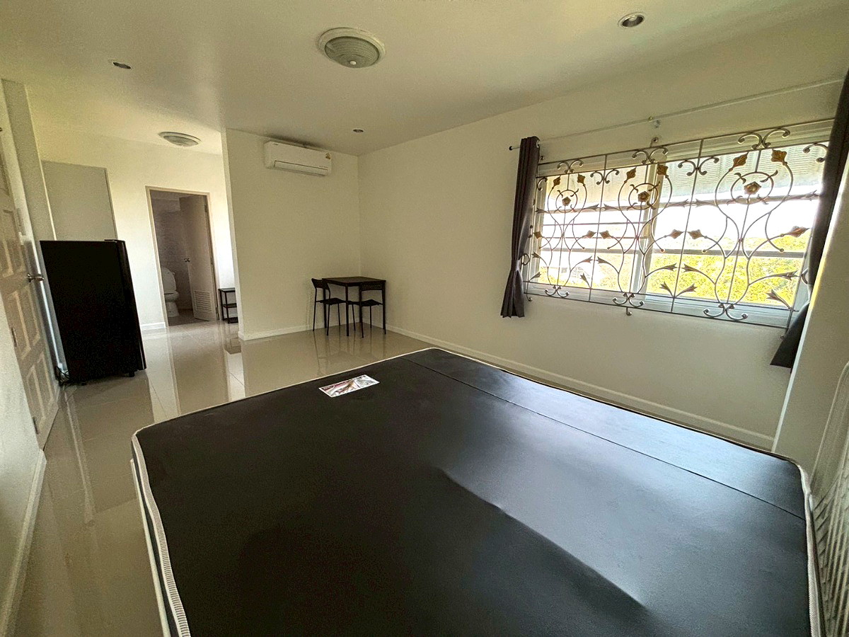 Pictures of Thanyathorn Residence, near MRT Huai Khwang, Soi Pracha Rat Bamphen 26 5/23