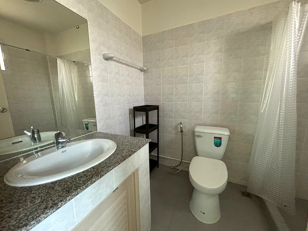 Pictures of Thanyathorn Residence, near MRT Huai Khwang, Soi Pracha Rat Bamphen 26 3/23