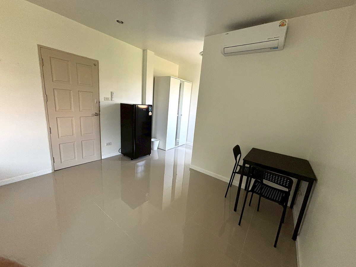 Pictures of Thanyathorn Residence, near MRT Huai Khwang, Soi Pracha Rat Bamphen 26 6/23