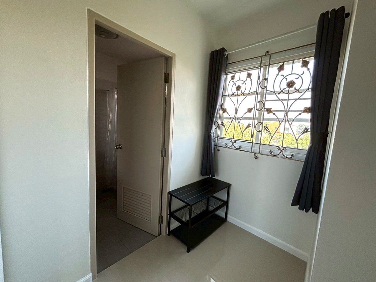 Pictures of Thanyathorn Residence, near MRT Huai Khwang, Soi Pracha Rat Bamphen 26 7/23