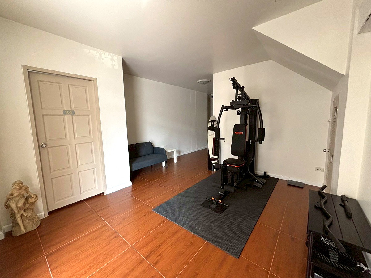 Pictures of Thanyathorn Residence, near MRT Huai Khwang, Soi Pracha Rat Bamphen 26 17/23