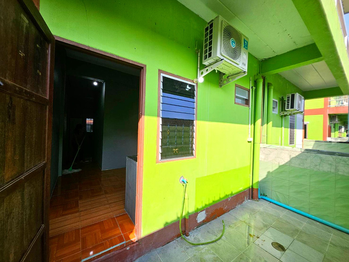 Pictures of Green house1 10/59