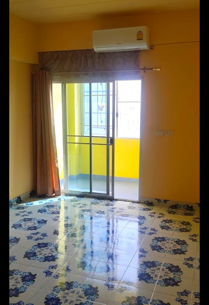 Pictures of THONGJINDA 9/14