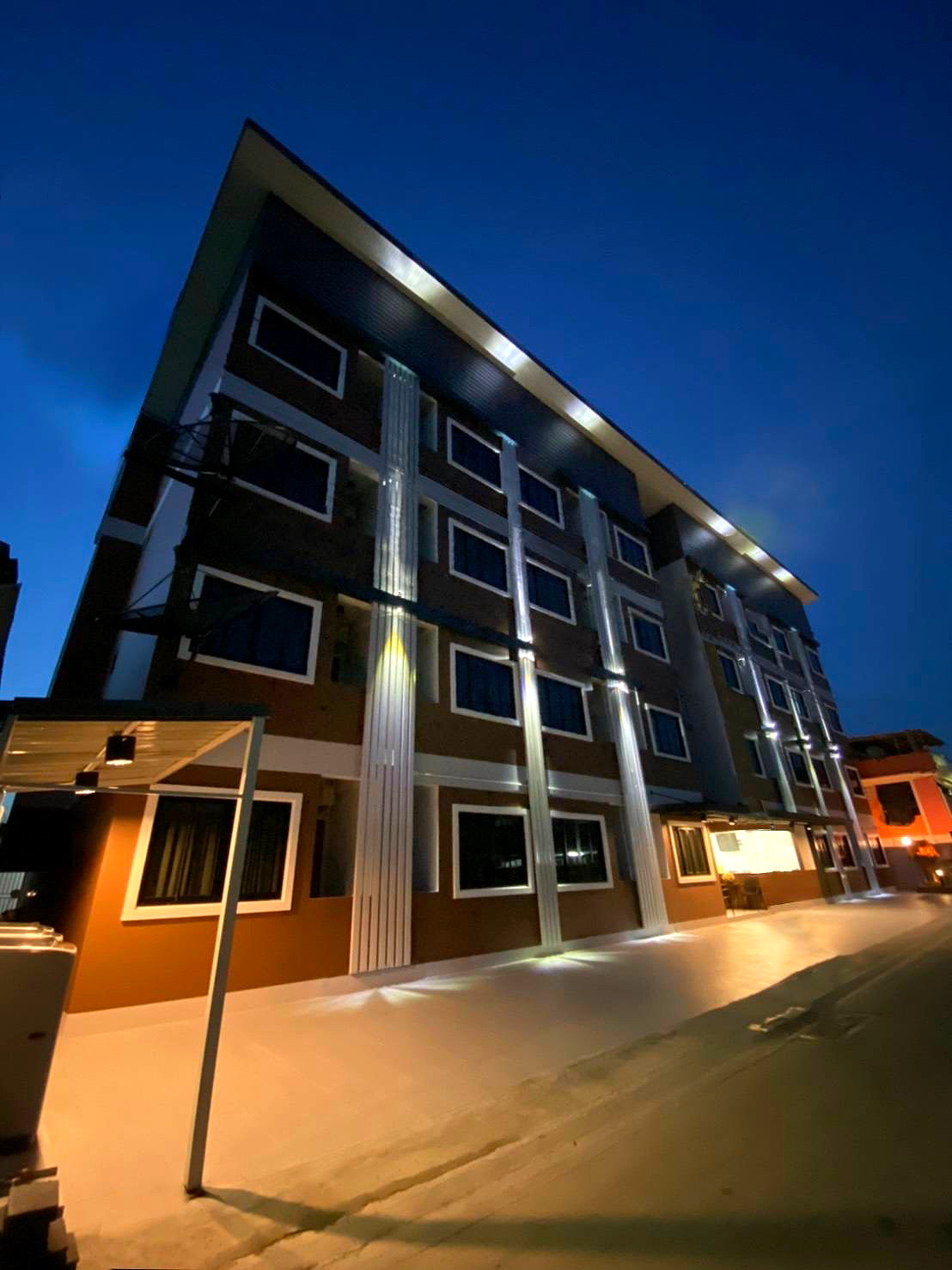 Pictures of TP Resident 18/32