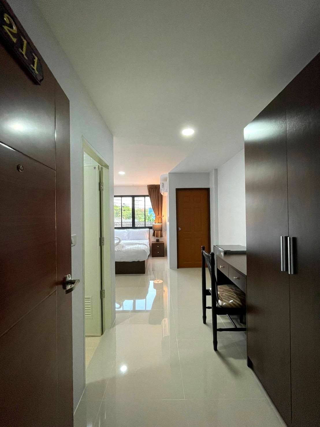 Pictures of TP Resident 6/32