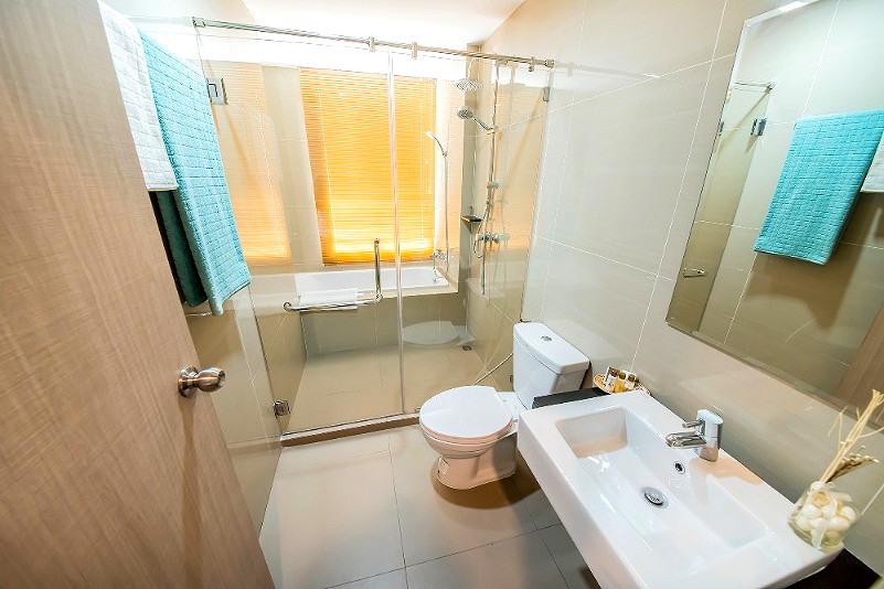 Pictures of violin sriracha 13/13