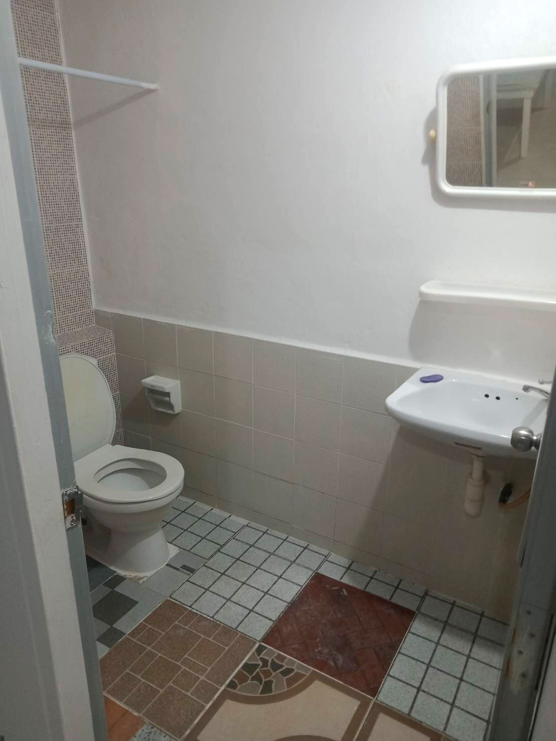 รูปภาพ บ้านแสนสบาย คลองสอง ทักไลน์ 0830143672pongthep พร้อมเฟอร์ฯแอร์น้ำอุ่น ฟรีWiFi ไฟ6บาทน้ำ31บาท | อพาร์ทเม้นท์ หอพัก ที่พัก ห้องพัก - รูปที่ 5/6