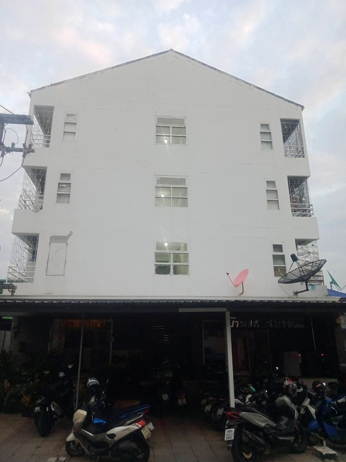 รูปภาพ บ้านแสนสบาย คลองสอง ทักไลน์ 0830143672pongthep พร้อมเฟอร์ฯแอร์น้ำอุ่น ฟรีWiFi ไฟ6บาทน้ำ31บาท | อพาร์ทเม้นท์ หอพัก ที่พัก ห้องพัก - รูปที่ 1/6