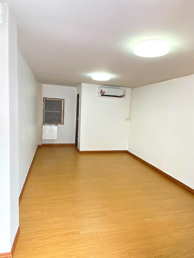 Pictures of Pornthiva Apartment 10/41