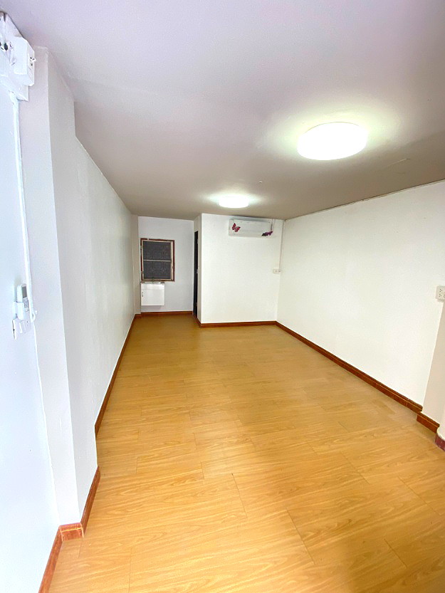 Pictures of Pornthiva Apartment 14/41