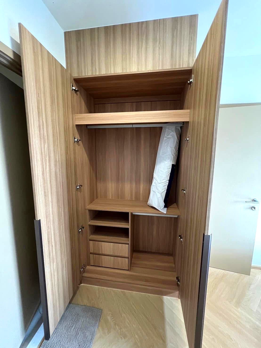 Pictures of Na Reva Charoennakhon 6/12