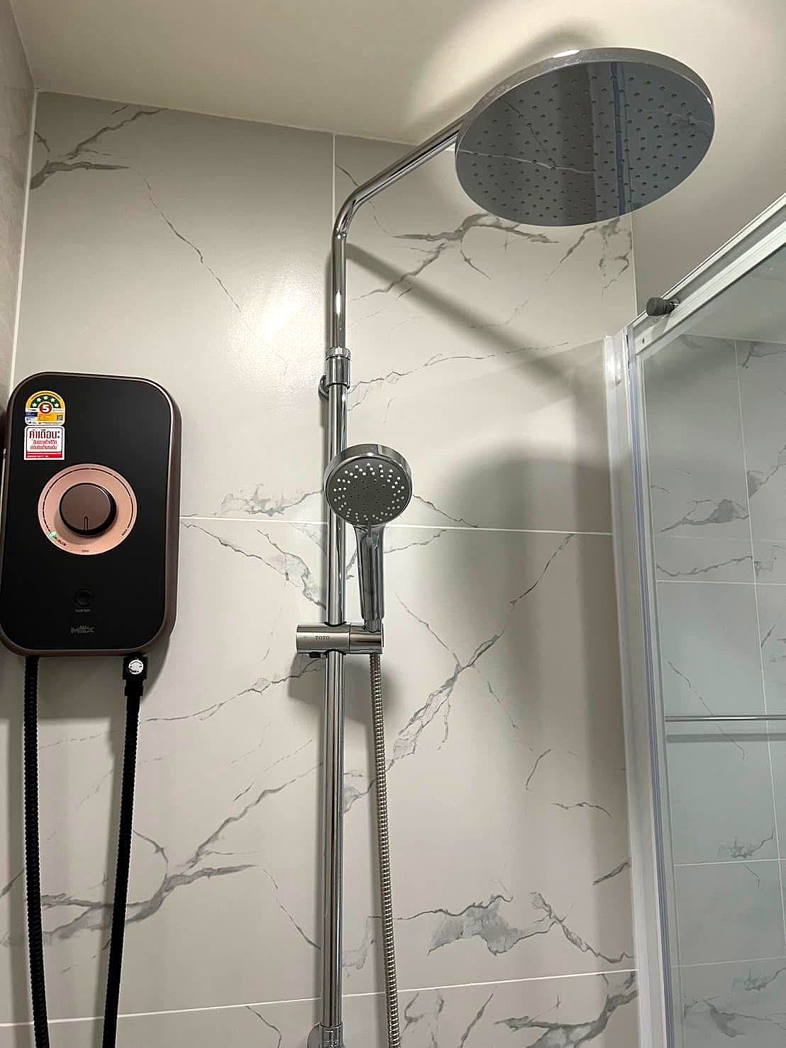 Pictures of Na Reva Charoennakhon 11/12