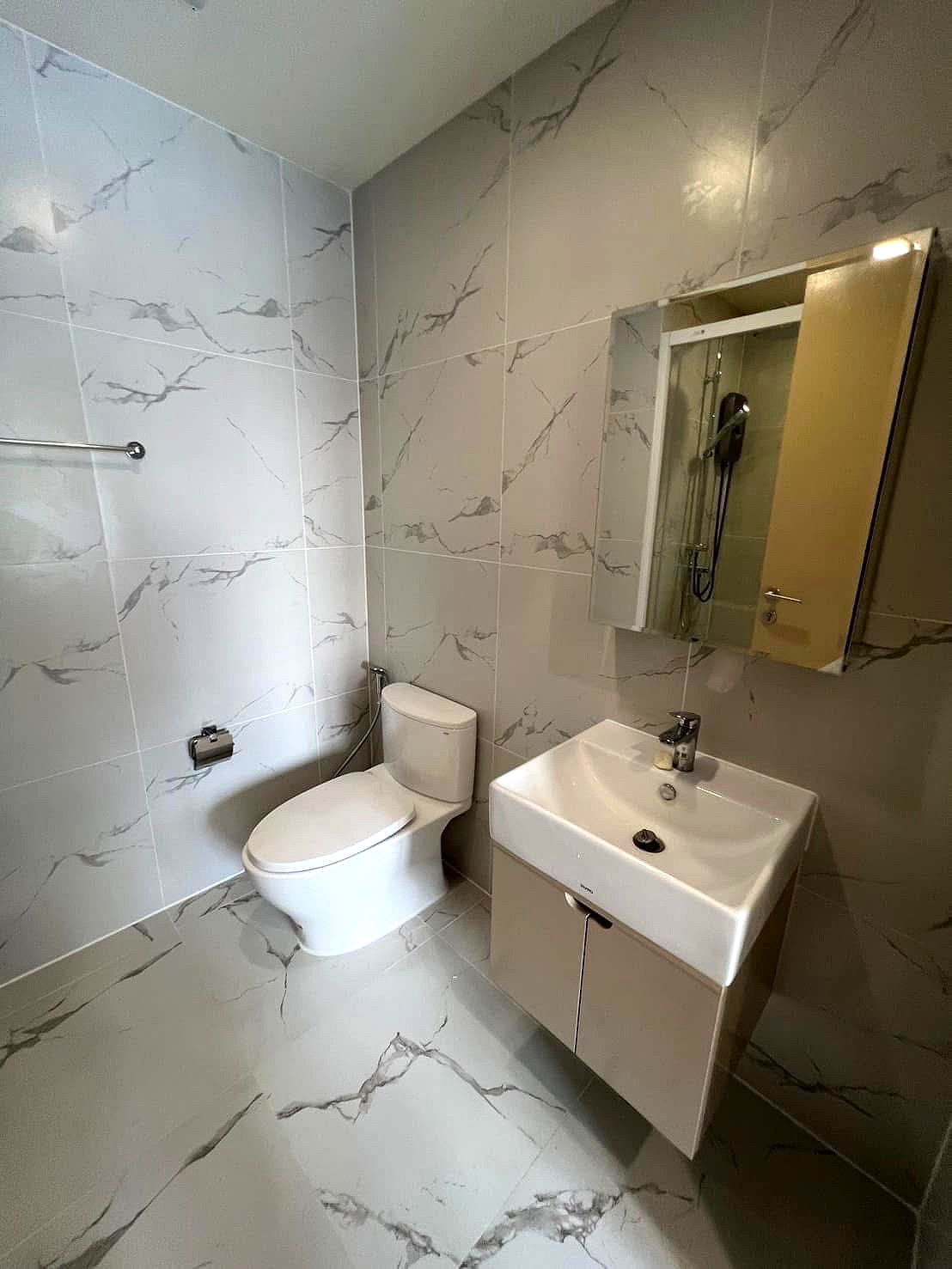 Pictures of Na Reva Charoennakhon 8/12