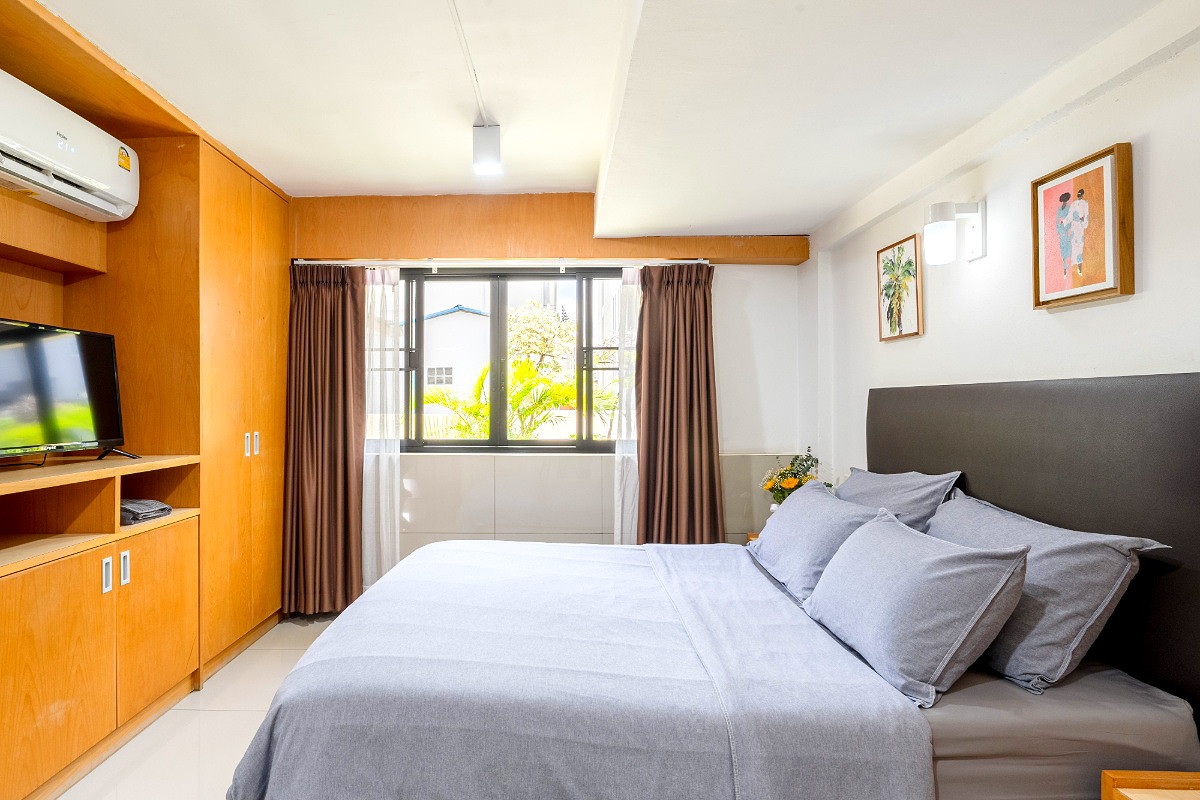 Pictures of Homies Rachada Hotel 7/12