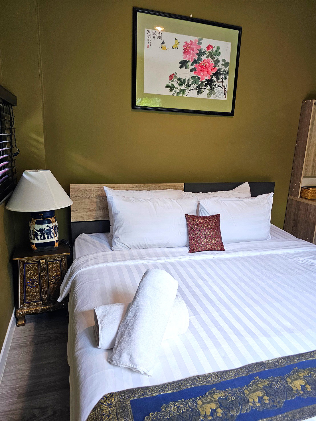 Pictures of The Lantern Suites with Maid Setvice 75/79