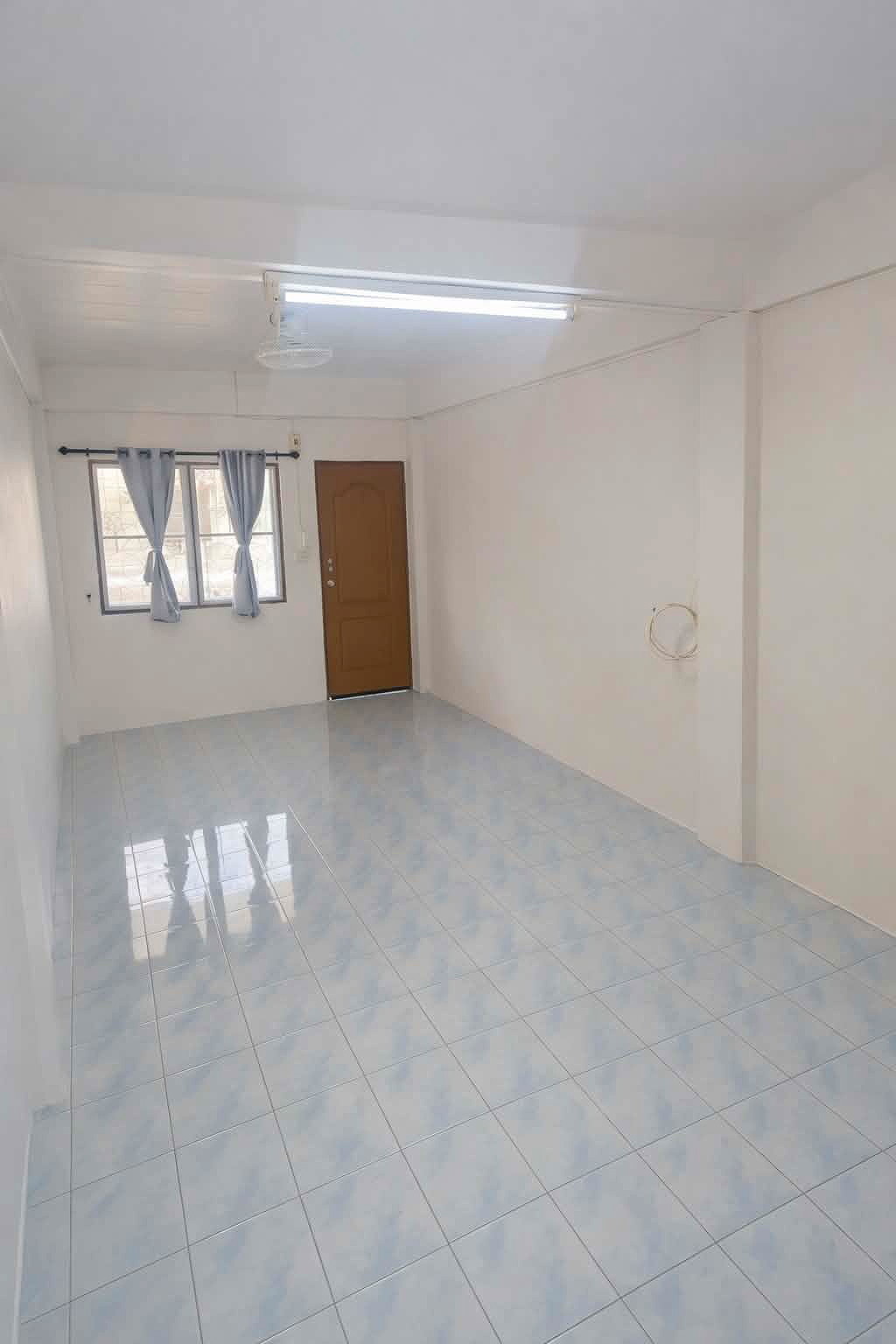 Pictures of Luckybelle Apartment 1/3