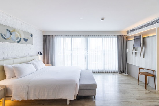 Modern Residence Pet-Friendly at Sathorn, fully-furnished accommodation with hotel-level service.