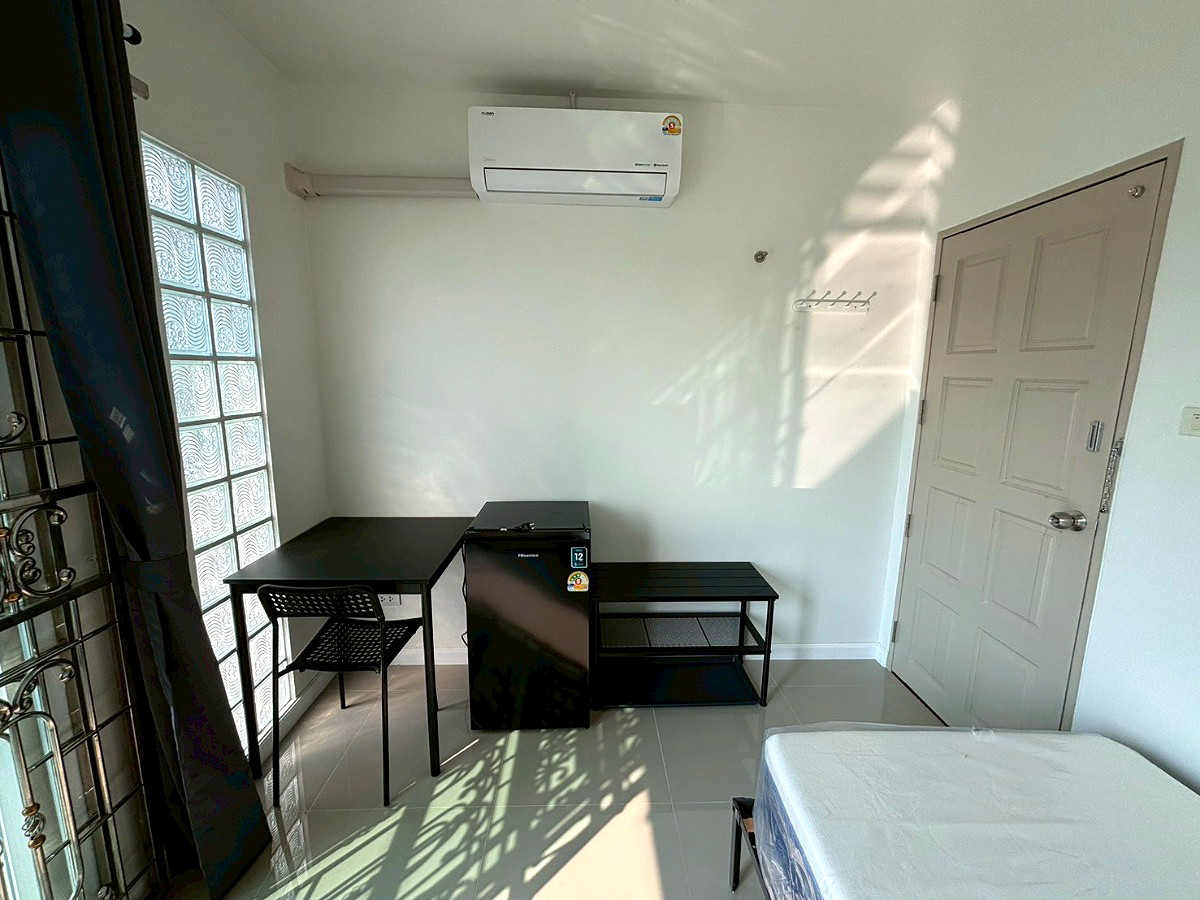 Pictures of Thanyathorn Residence, near MRT Huai Khwang, Soi Pracha Rat Bamphen 26 6/15