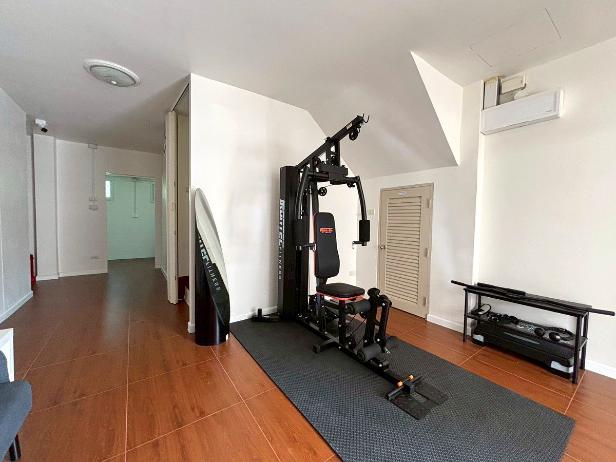 Pictures of Thanyathorn Residence, near MRT Huai Khwang, Soi Pracha Rat Bamphen 26 12/15