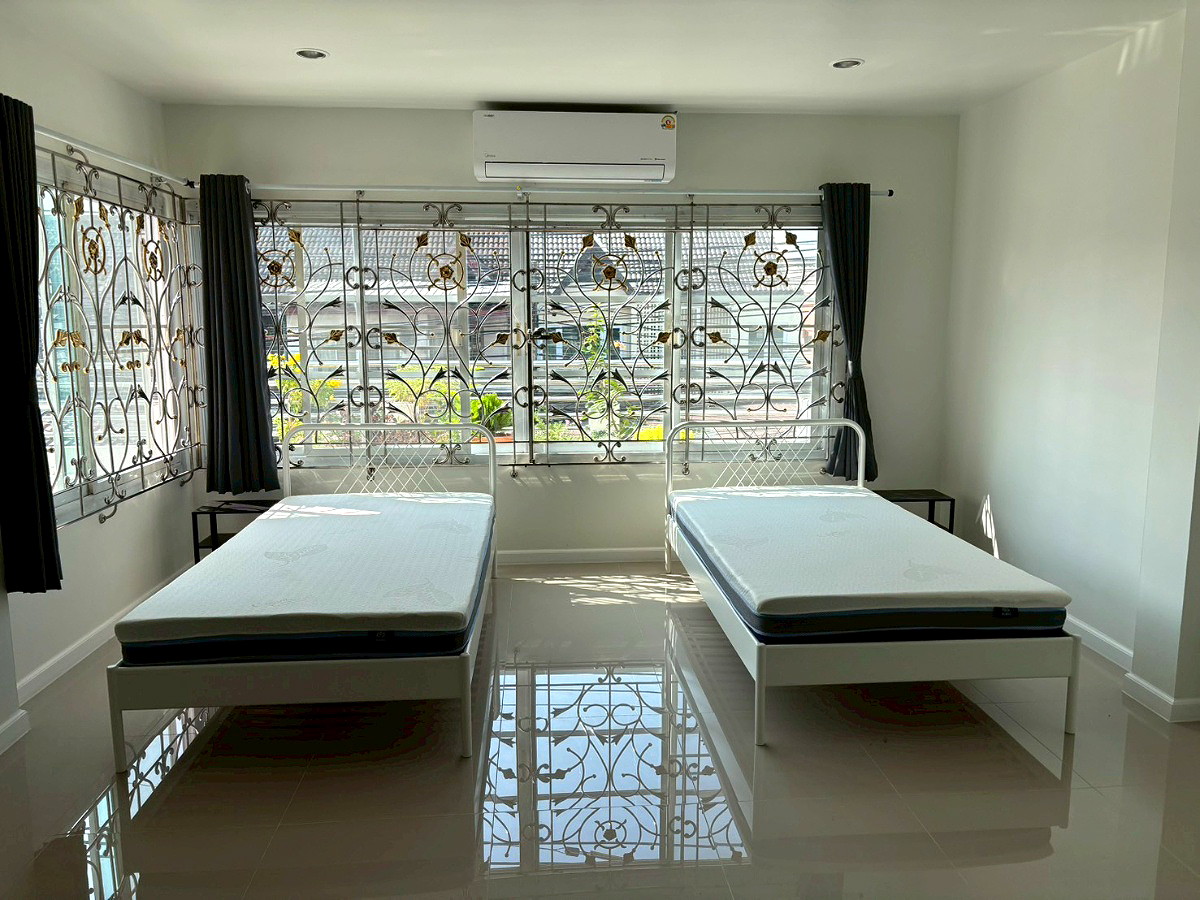 Pictures of Thanyathorn Residence, near MRT Huai Khwang, Soi Pracha Rat Bamphen 26 4/15