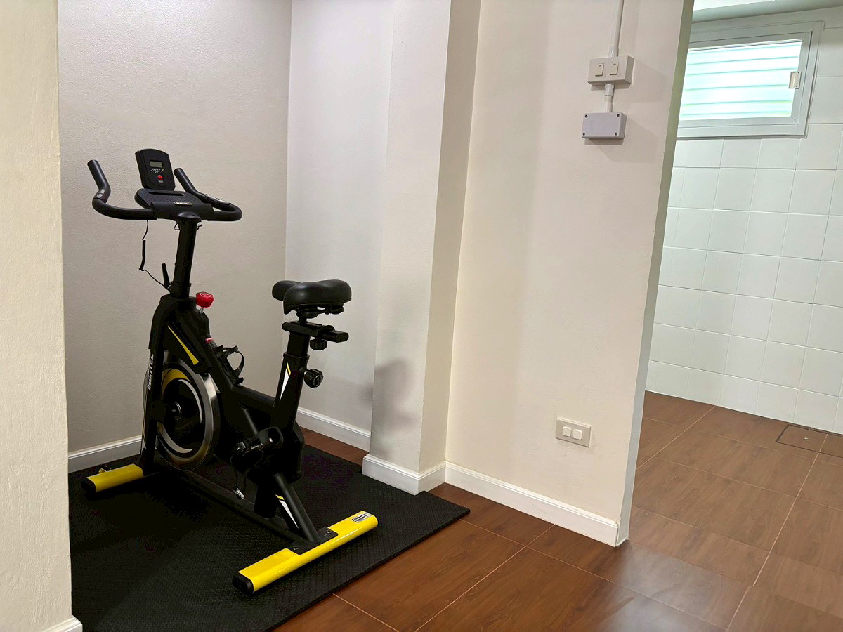 Pictures of Thanyathorn Residence, near MRT Huai Khwang, Soi Pracha Rat Bamphen 26 10/15