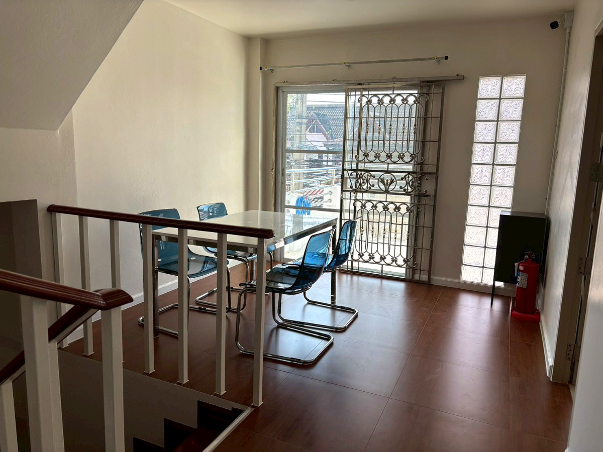 Pictures of Thanyathorn Residence, near MRT Huai Khwang, Soi Pracha Rat Bamphen 26 9/15