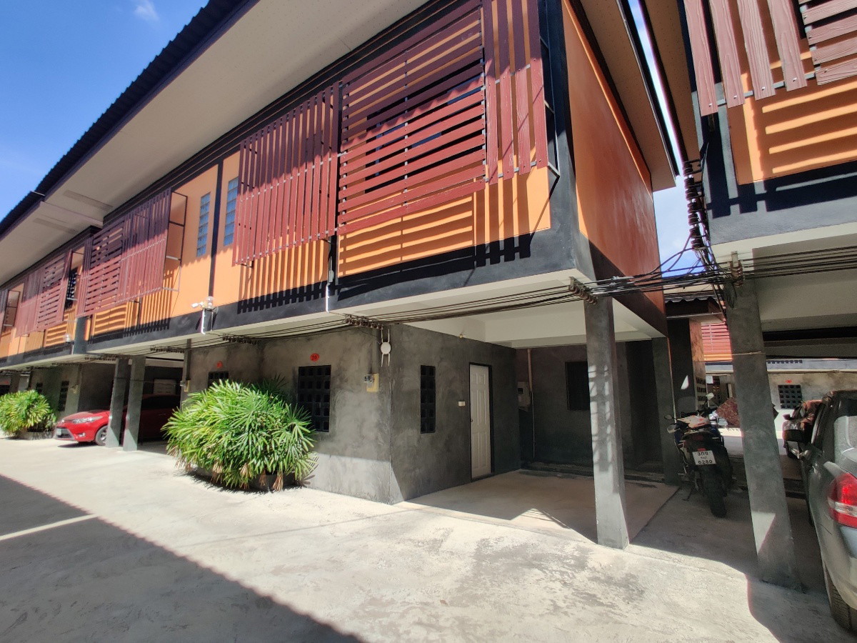 Condo — photo 1