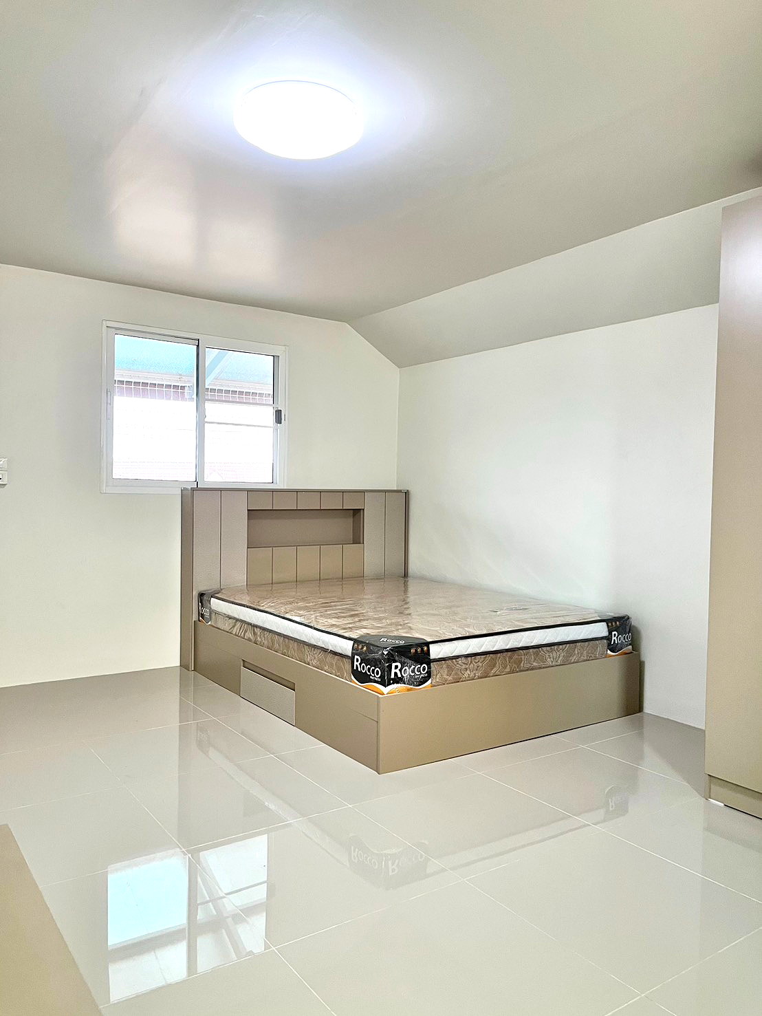 Pictures of Varaporn Sinsin Apartment 3/7