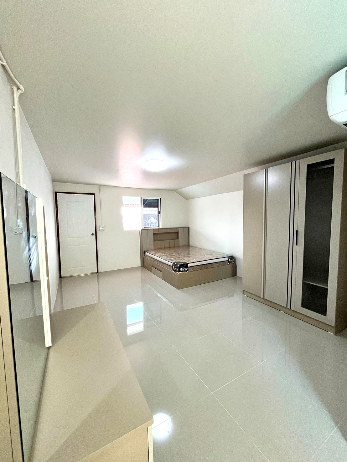 Pictures of Varaporn Sinsin Apartment 1/7